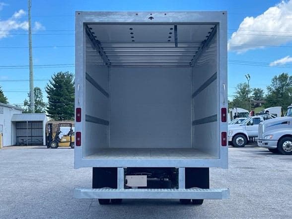 2025 Isuzu NRR image 12