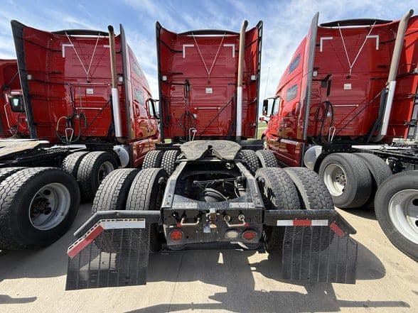 2023 Volvo VNL64T760 image 5