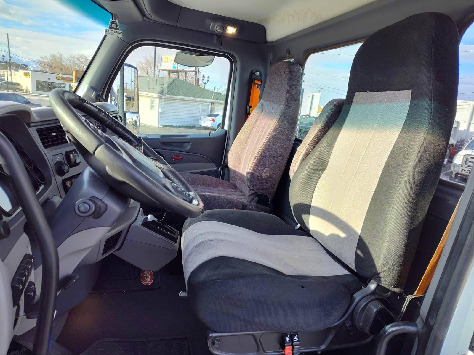 2017 Peterbilt 579 image 6