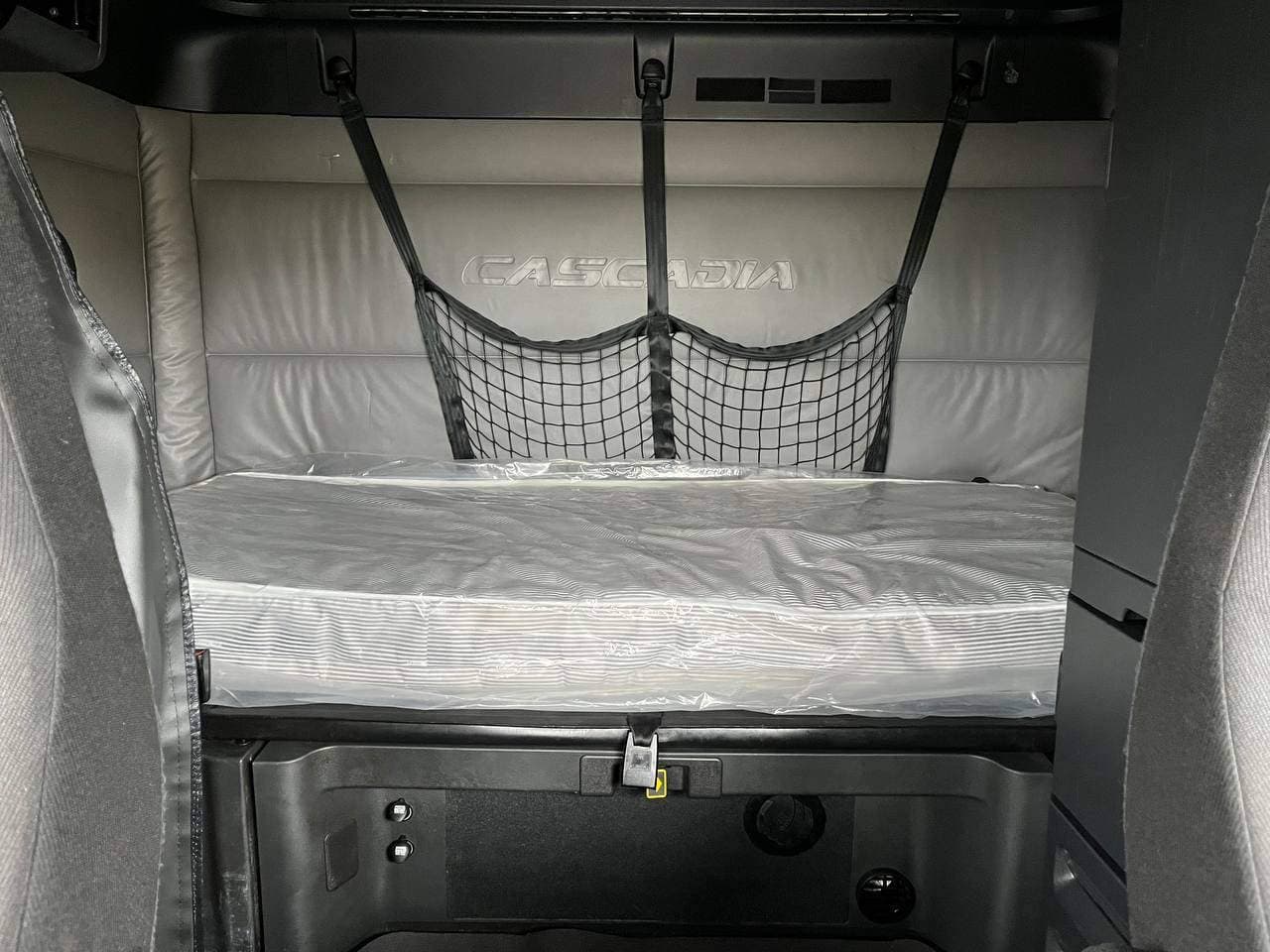 2022 Freightliner Cascadia image 16