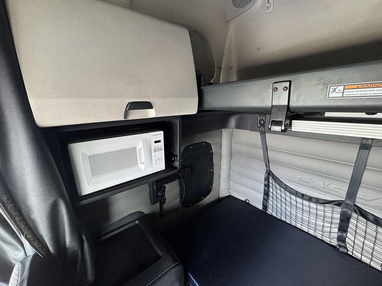 2019 Freightliner Cascadia 126 image 16