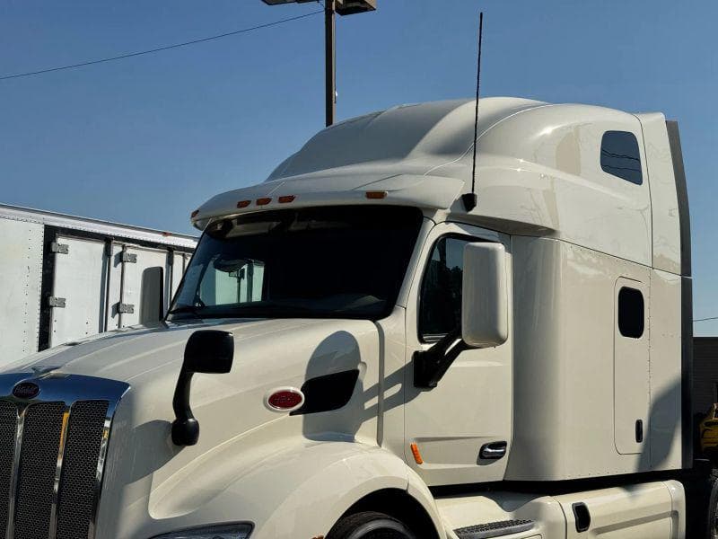 2022 Peterbilt 579 image 7