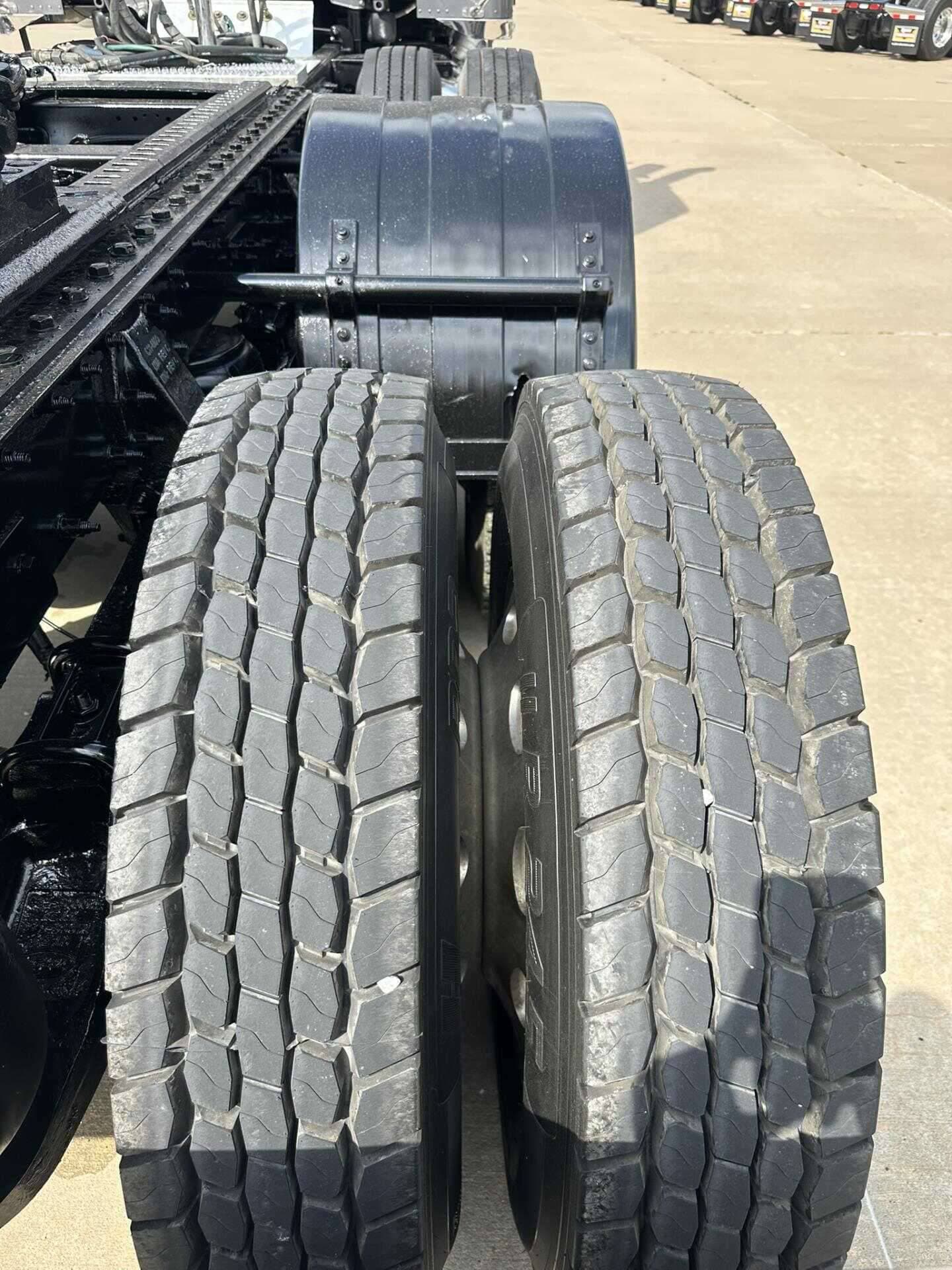 2021 Peterbilt 567 image 8