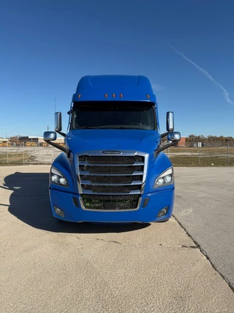 2024 Freightliner Cascadia image 2