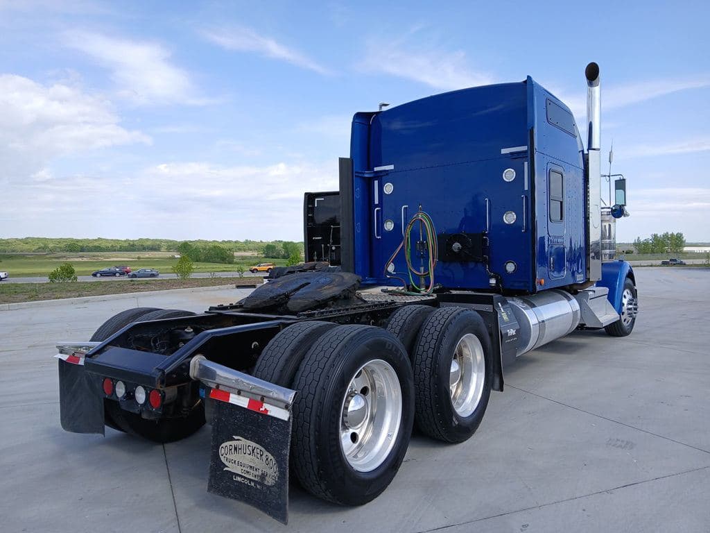 Used 2023 KENWORTH W900L image 6