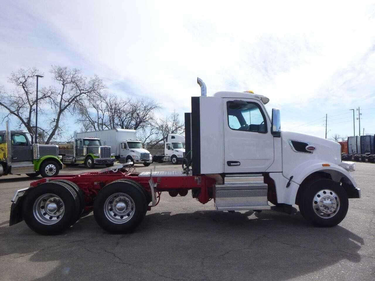 2023 Peterbilt 567 image 25
