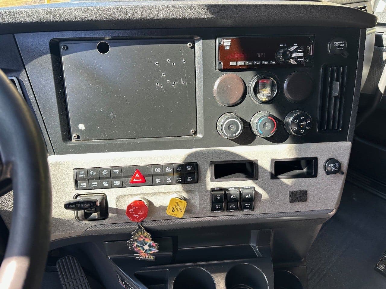 2019 Freightliner Cascadia 126 image 24