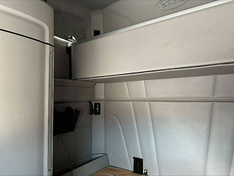 2021 Peterbilt 579 image 11