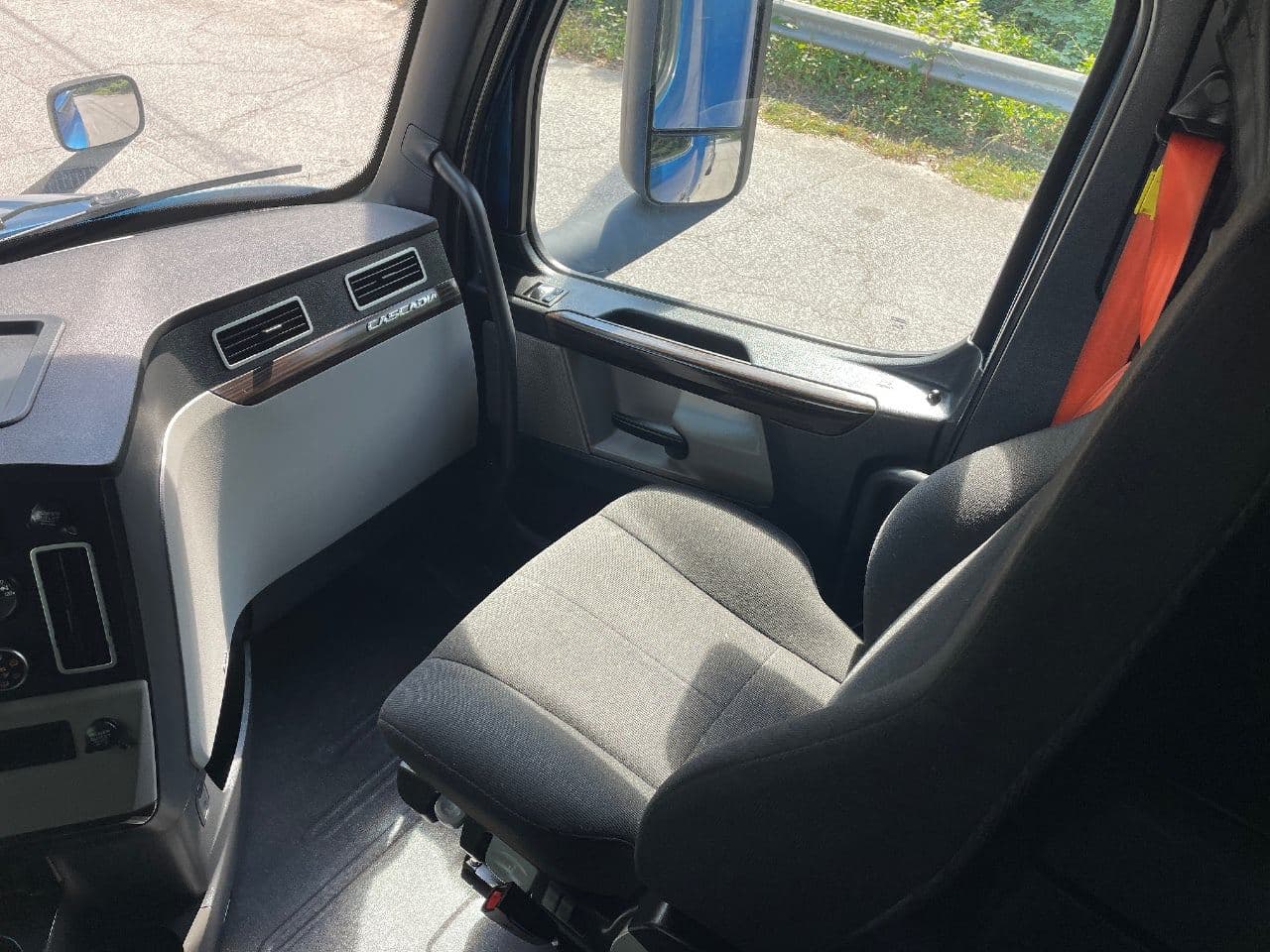 2020 Freightliner Cascadia 126 image 22