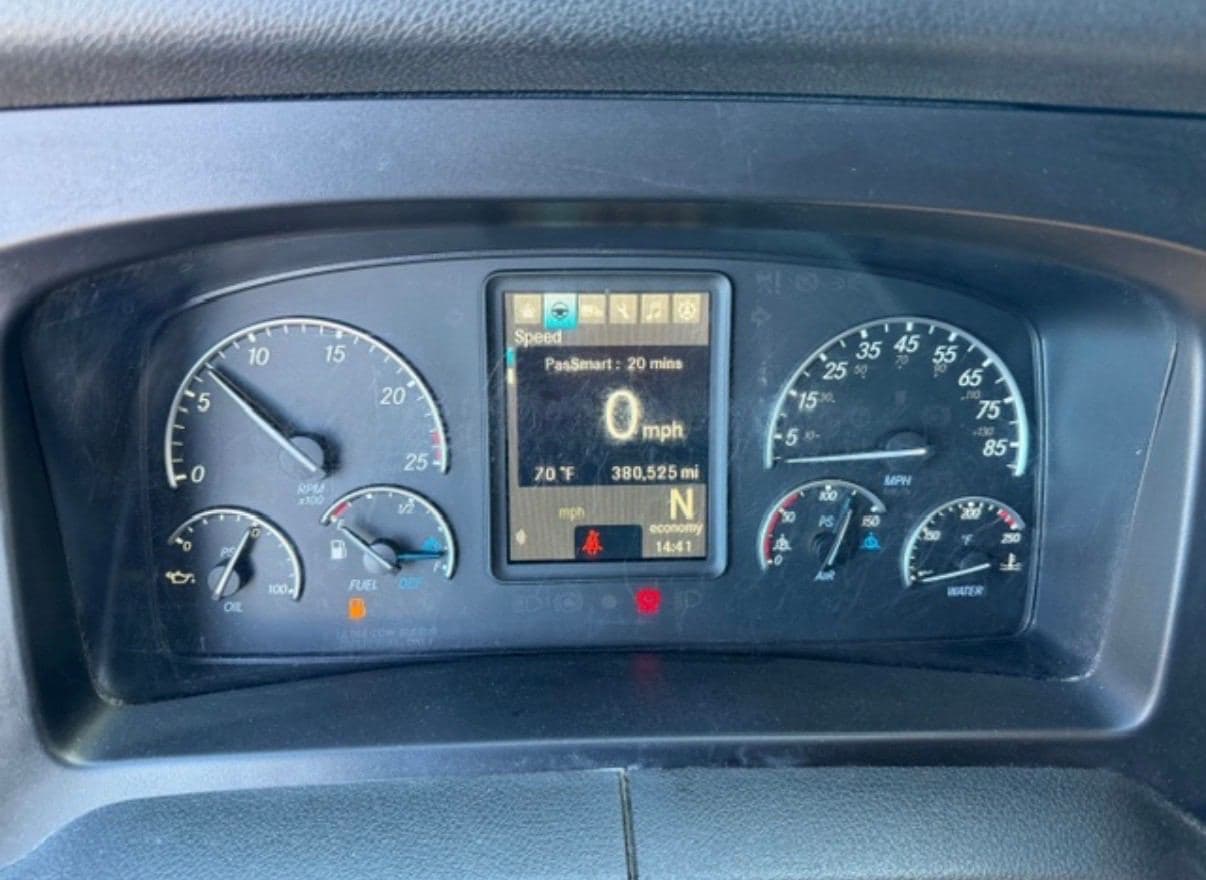 2023 Freightliner Cascadia 126 image 9