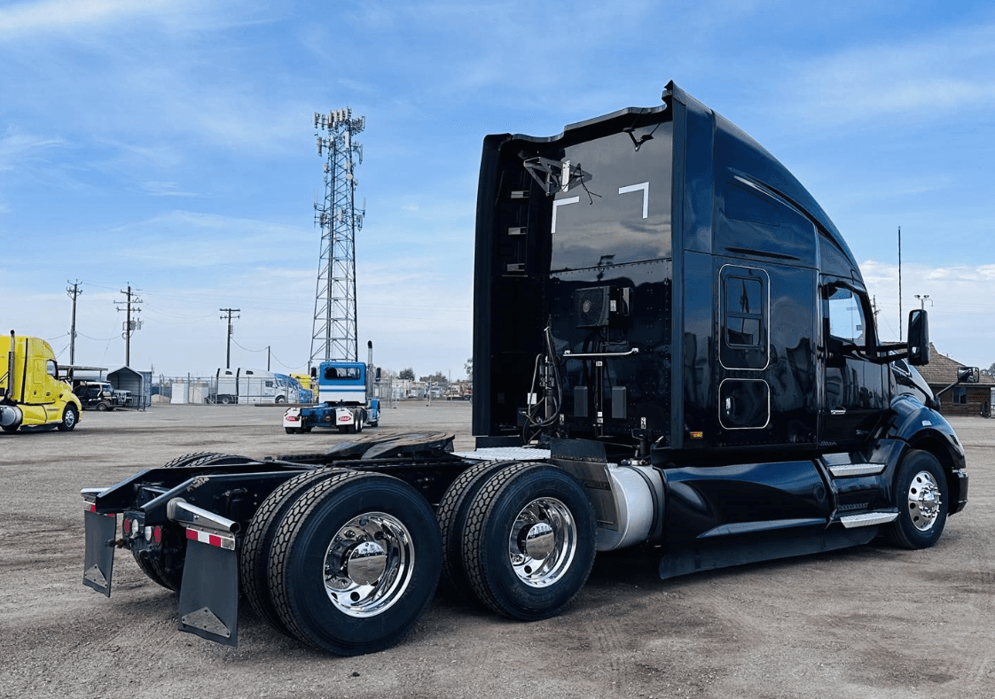 2020 Kenworth T680 image 1