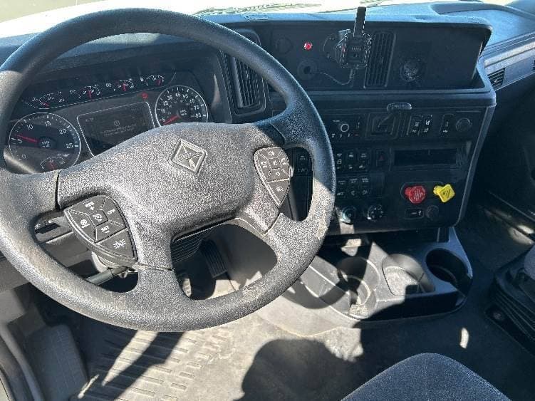 2023 International LT62F image 5