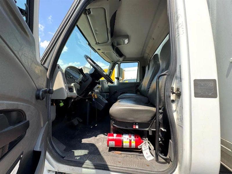2019 International 4300 image 16