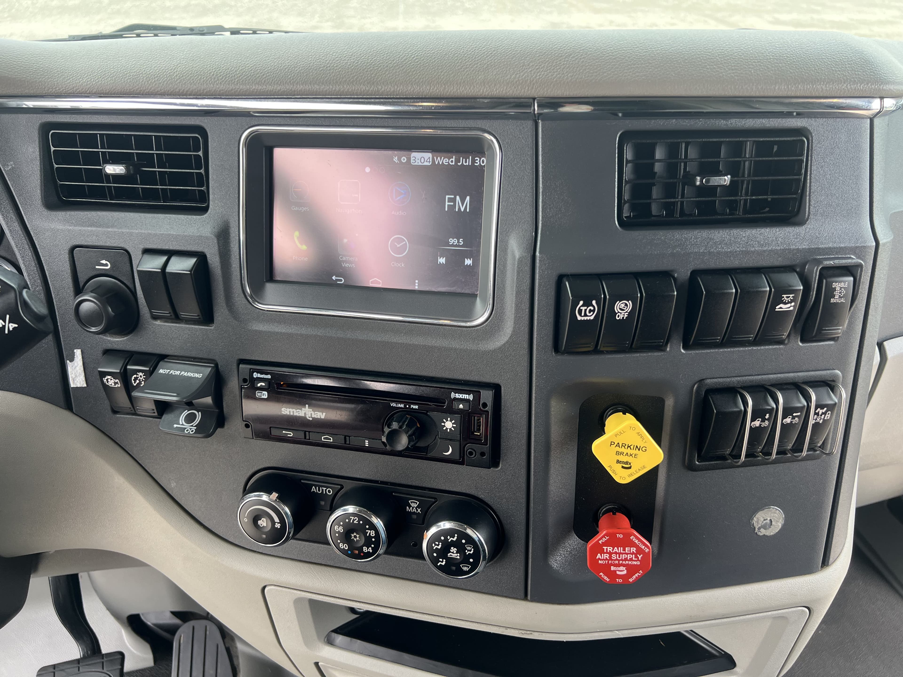 2022 Peterbilt 579 image 11