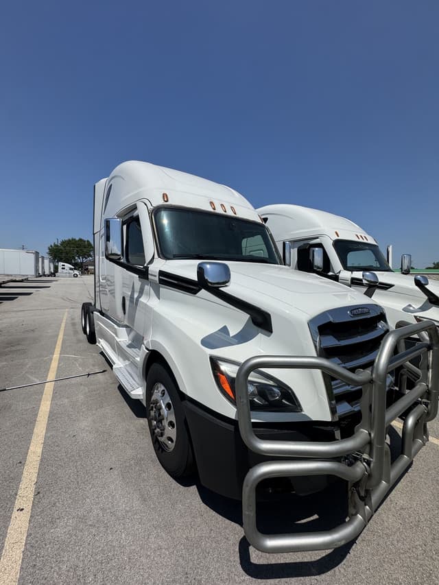 2022 Freightliner Cascadia 126