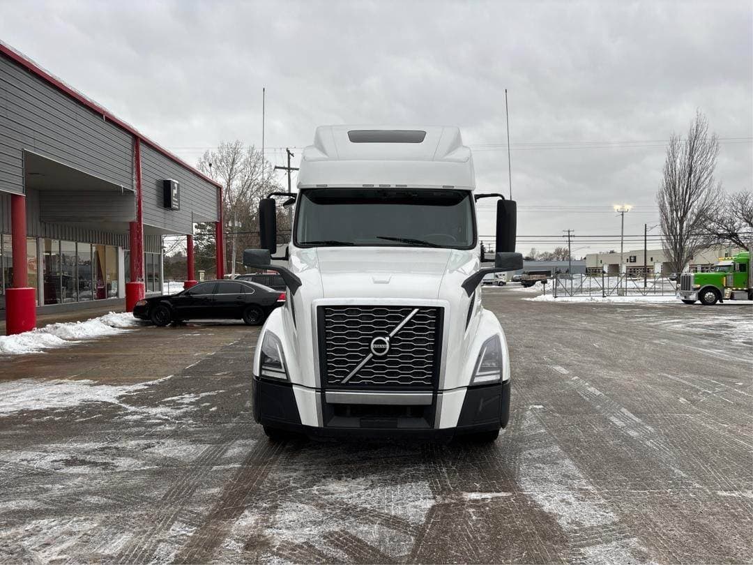 2023 Volvo VNL64T860 image 4