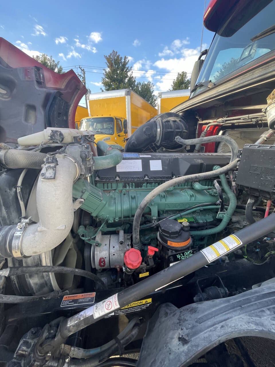 2022 Volvo VNL image 25