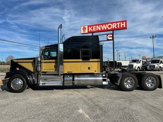 2023 Kenworth W900L image 3