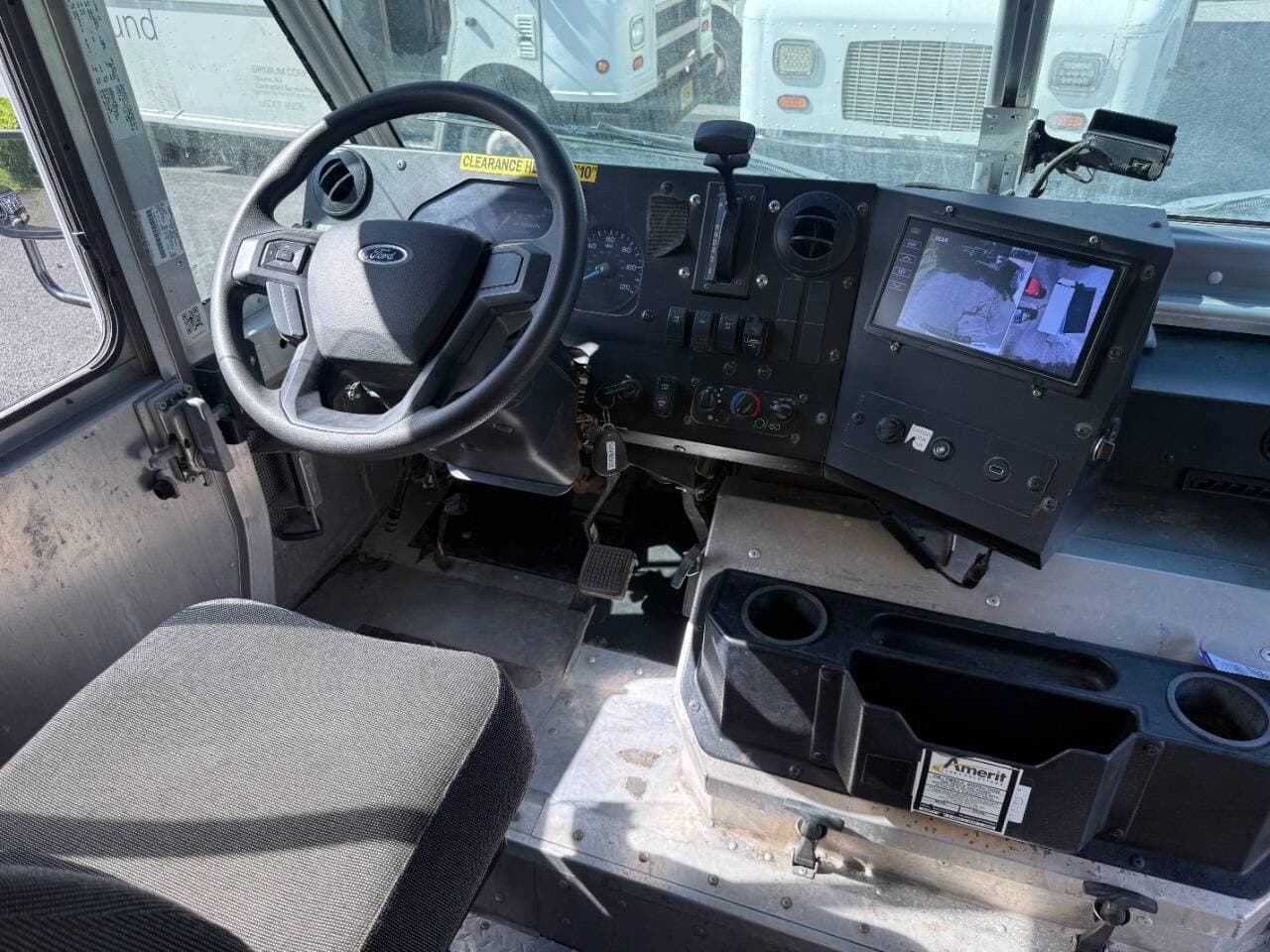 2020 Ford Stripped Chassis image 16