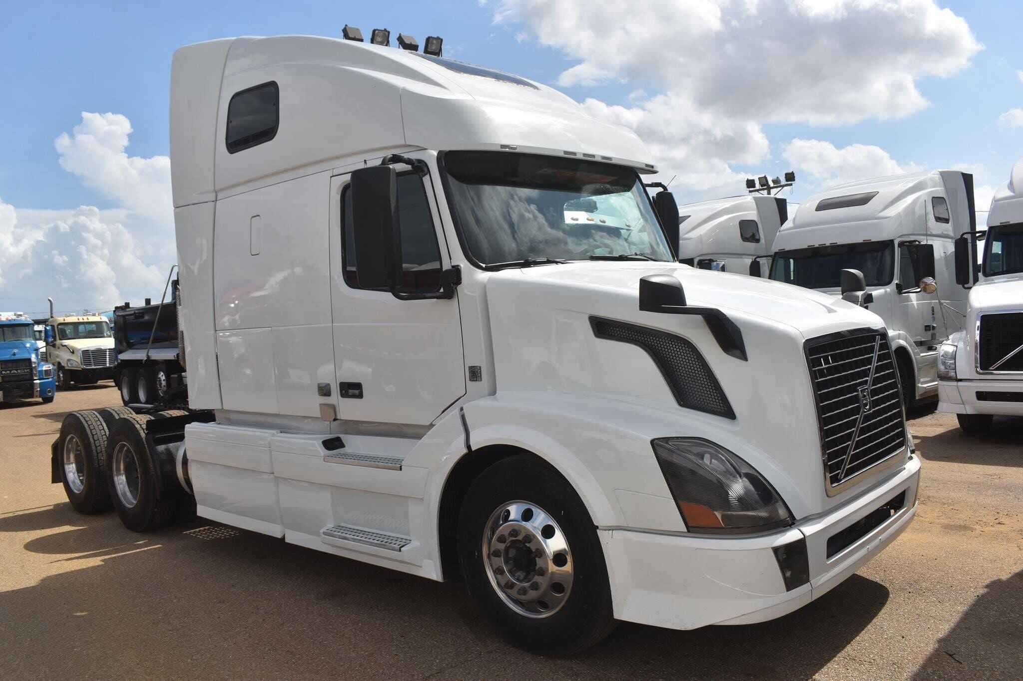 2017 Volvo VNL image 1