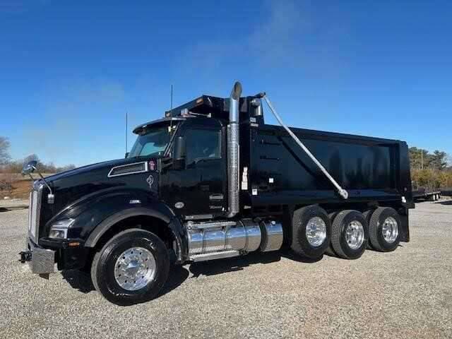 2023 Kenworth T880 image 1