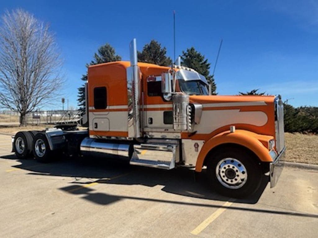 Used 2019 KENWORTH W900L image 17