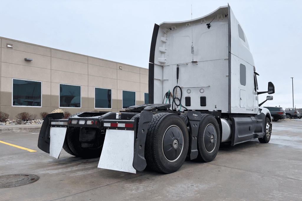 Used 2023 PETERBILT 579 image 7