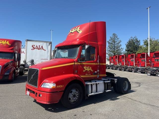 2015 Volvo VNM630