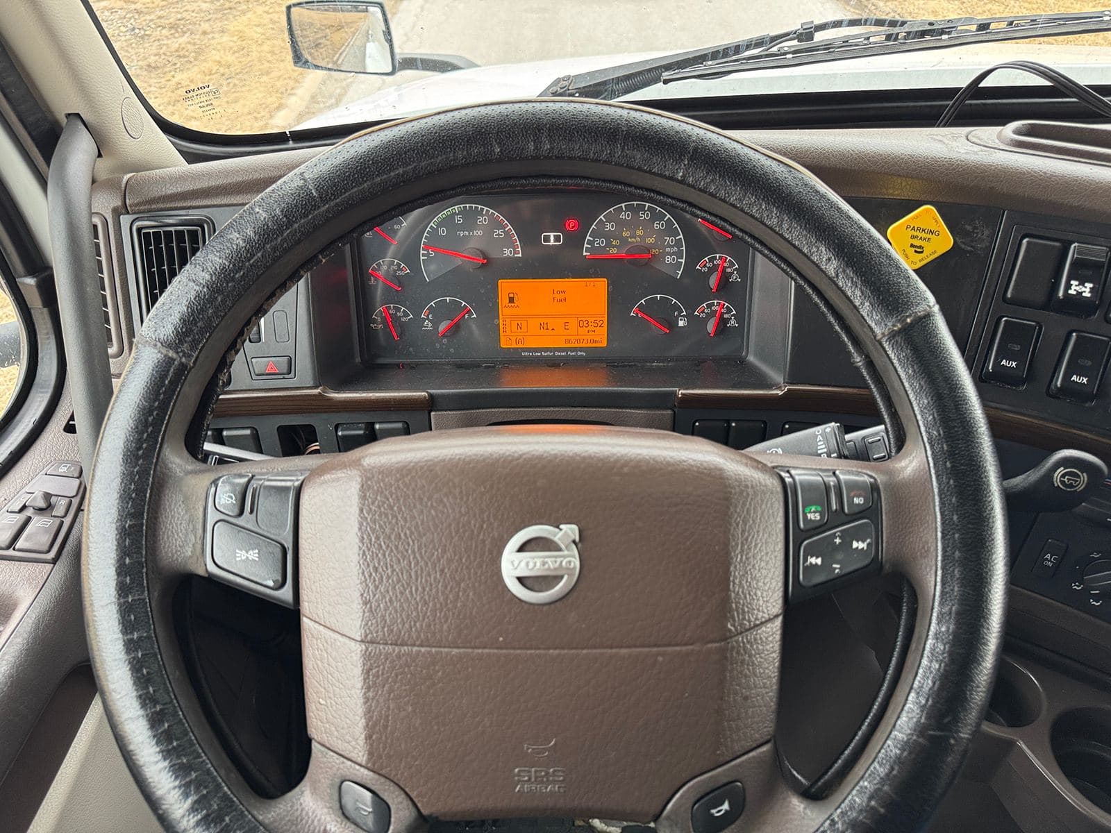 2018 Volvo VNL670 image 16