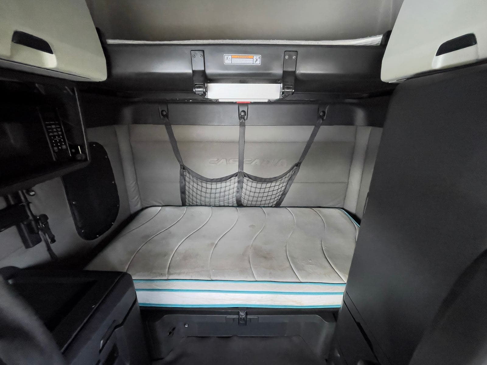 2020 Freightliner Cascadia image 19