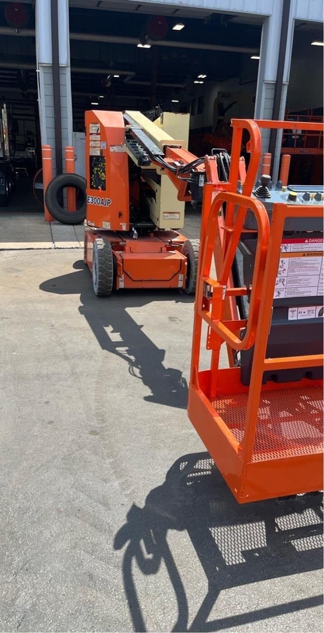 2015 JLG E300AJP PL8114 image 4