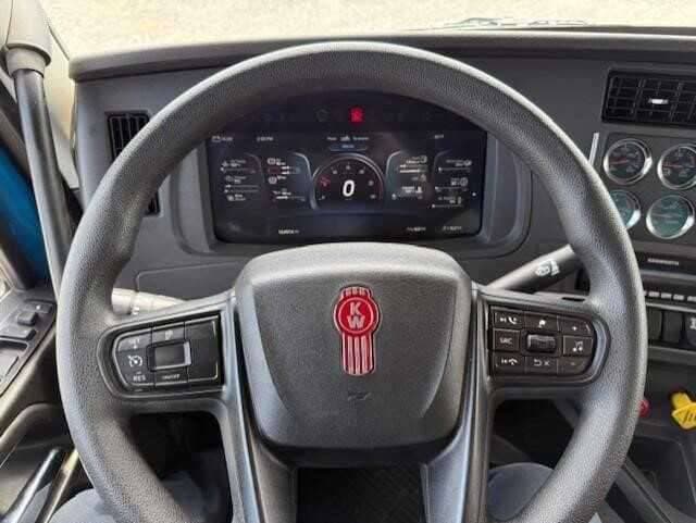 2024 Kenworth T880 image 8