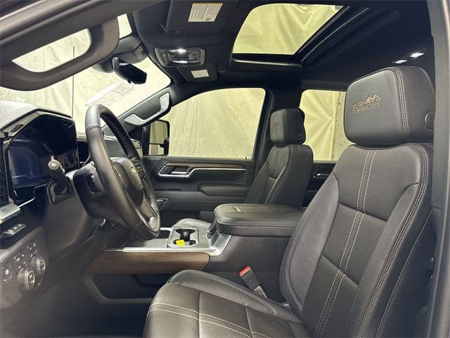 2024 Chevrolet Silverado 2500HD High Country image 11
