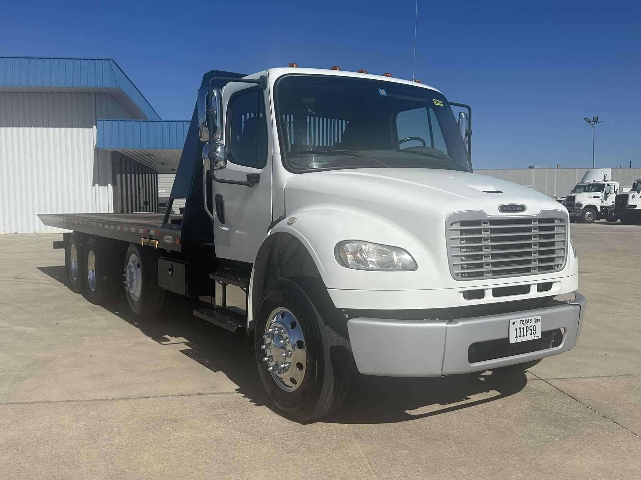 2017 Freightliner M2 image 6