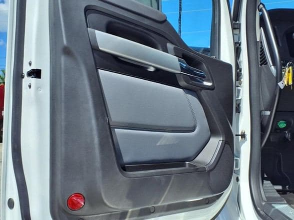 2025 Kenworth T880 image 14