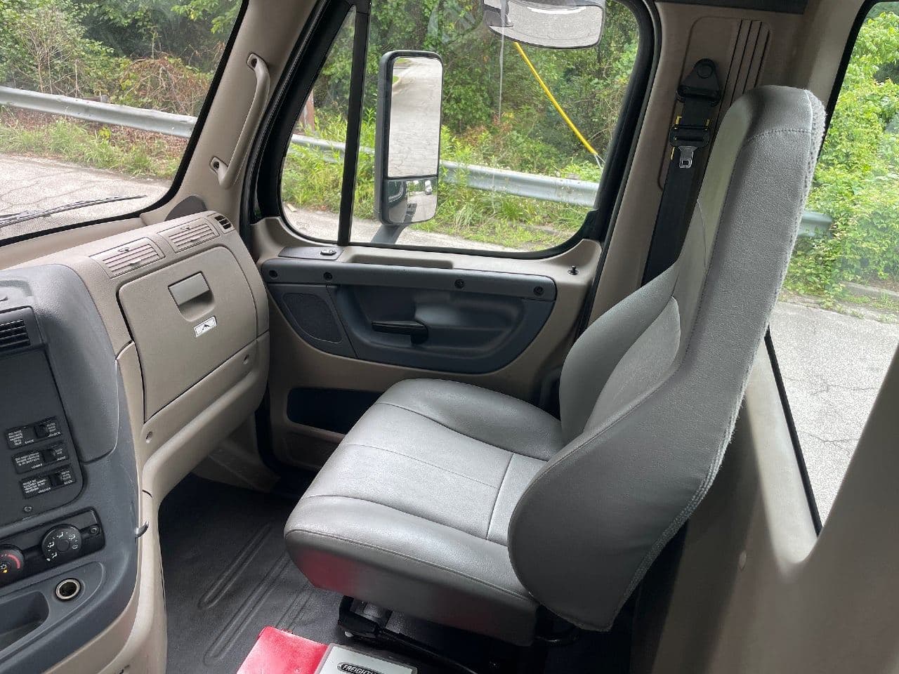 2018 Freightliner Cascadia 125 image 25