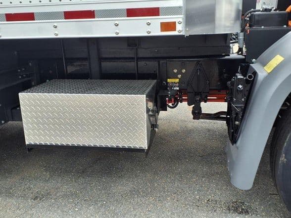 2026 Kenworth K270E image 3