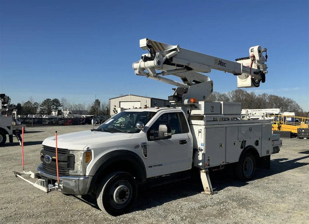 2017 Ford F550 image 2