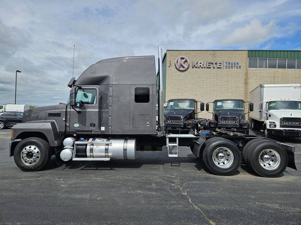 2020 Mack Pinnacle image 2