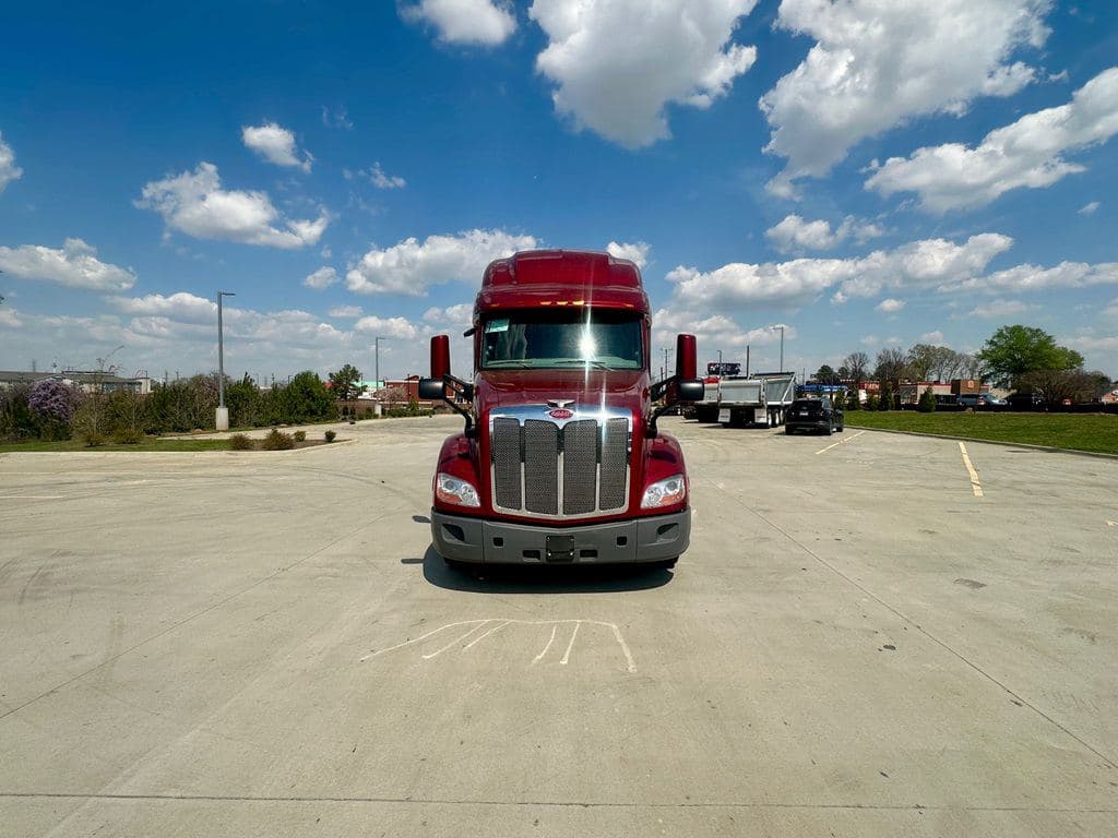 Used 2021 PETERBILT 579 image 10