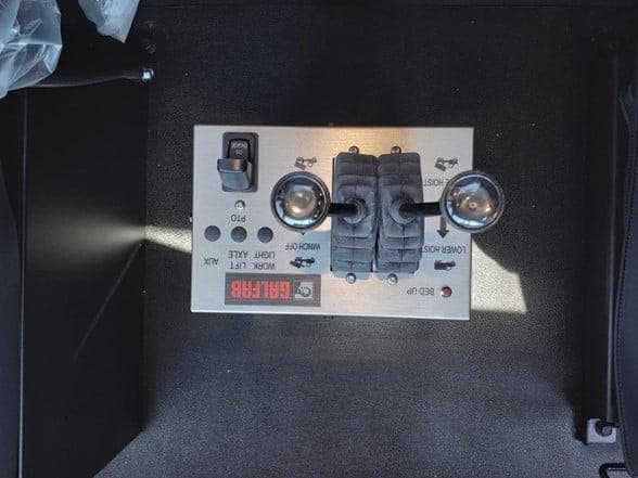 2025 Kenworth T880 image 19