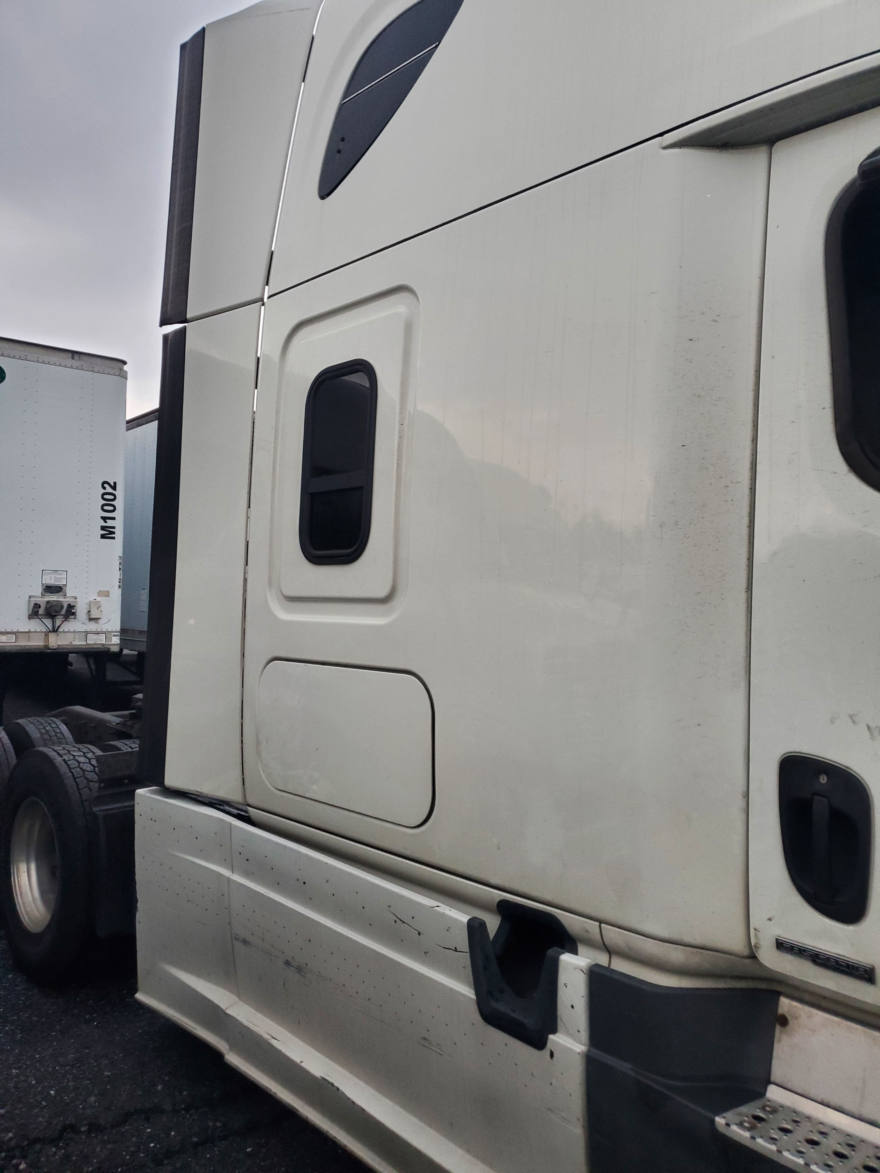 2016 Freightliner Cascadia image 14