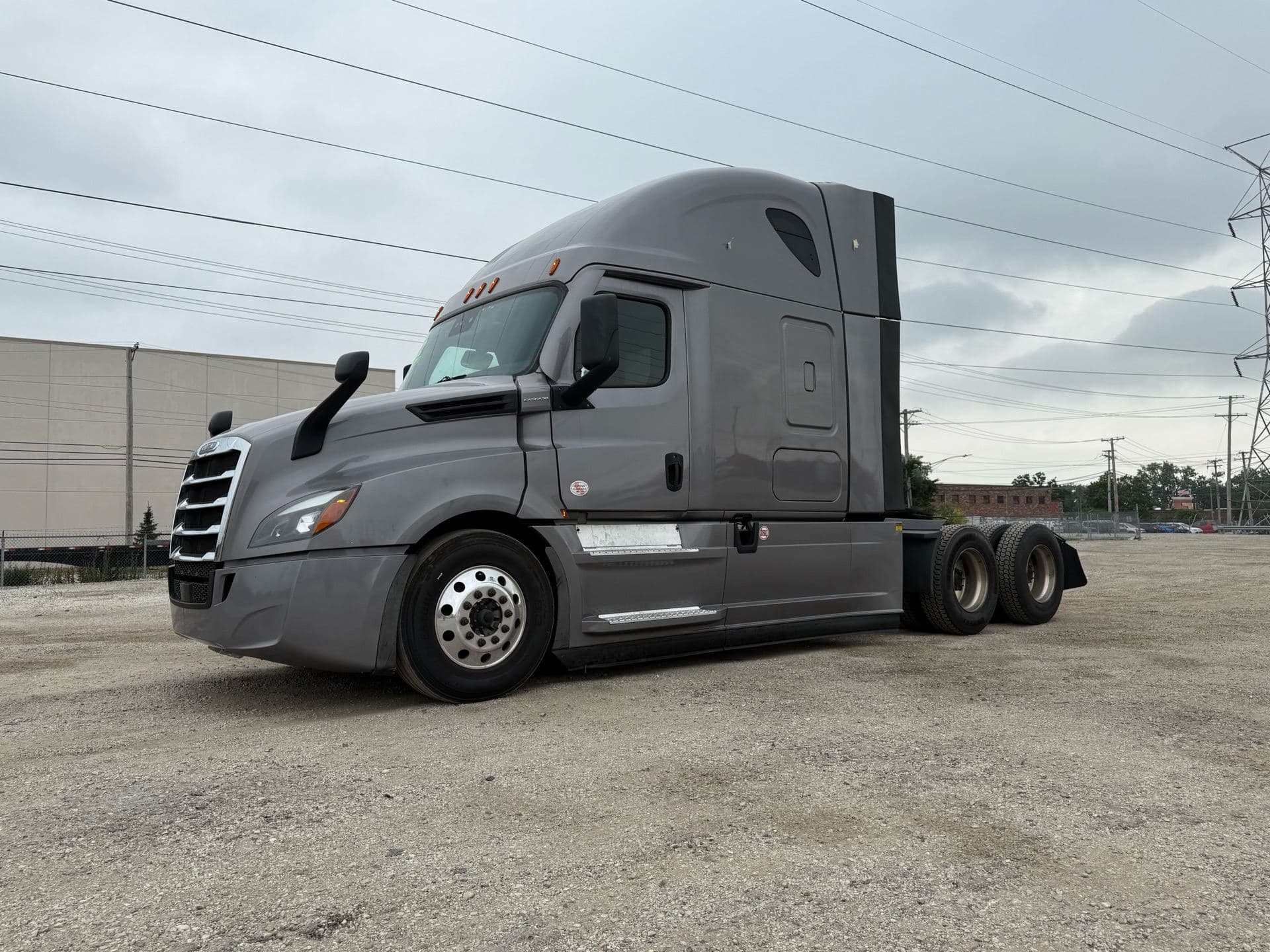2022 Freightliner - 445k - 12k Hours - 455HP image 7