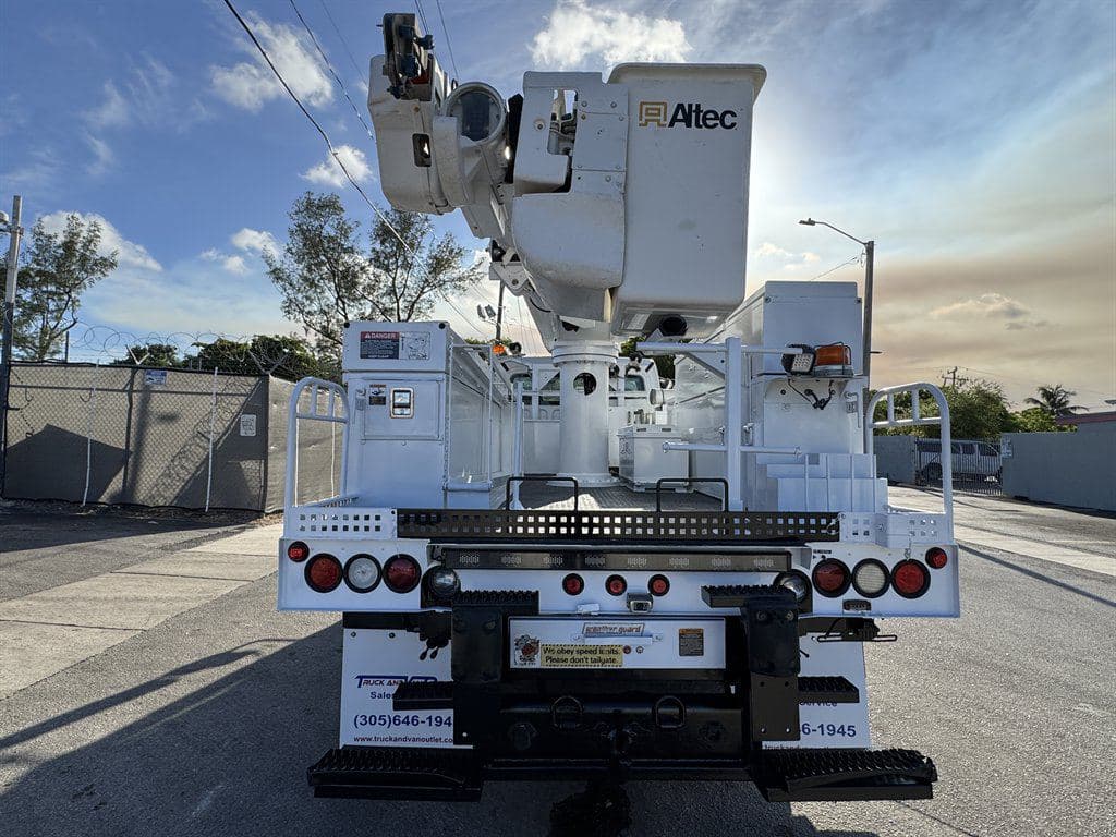 2015 Freightliner M2 106 image 11