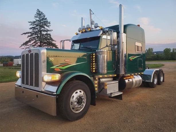 2016 PETERBILT 389 image 1
