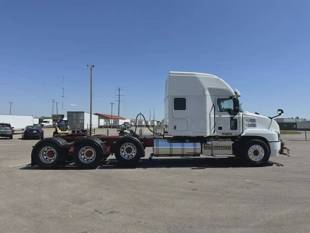 Used 2021 MACK Conventional - Sleeper Truck image 3