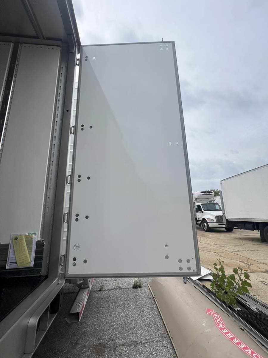 2018 Utility 4000D-X image 8