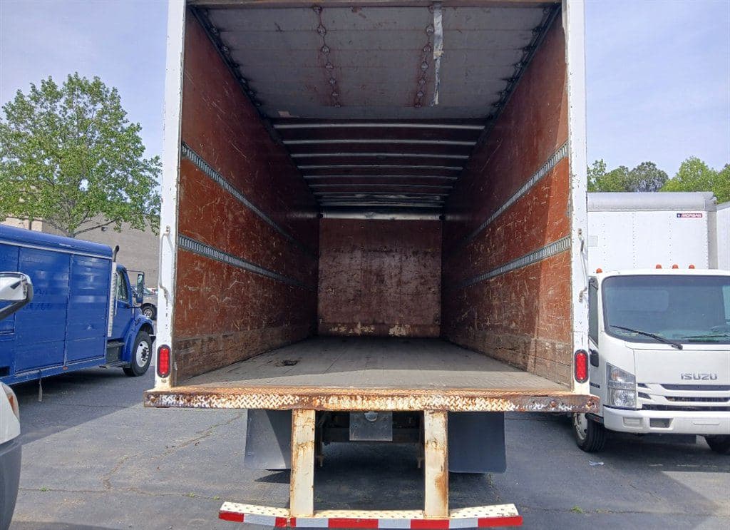 2019 Hino 268 image 9