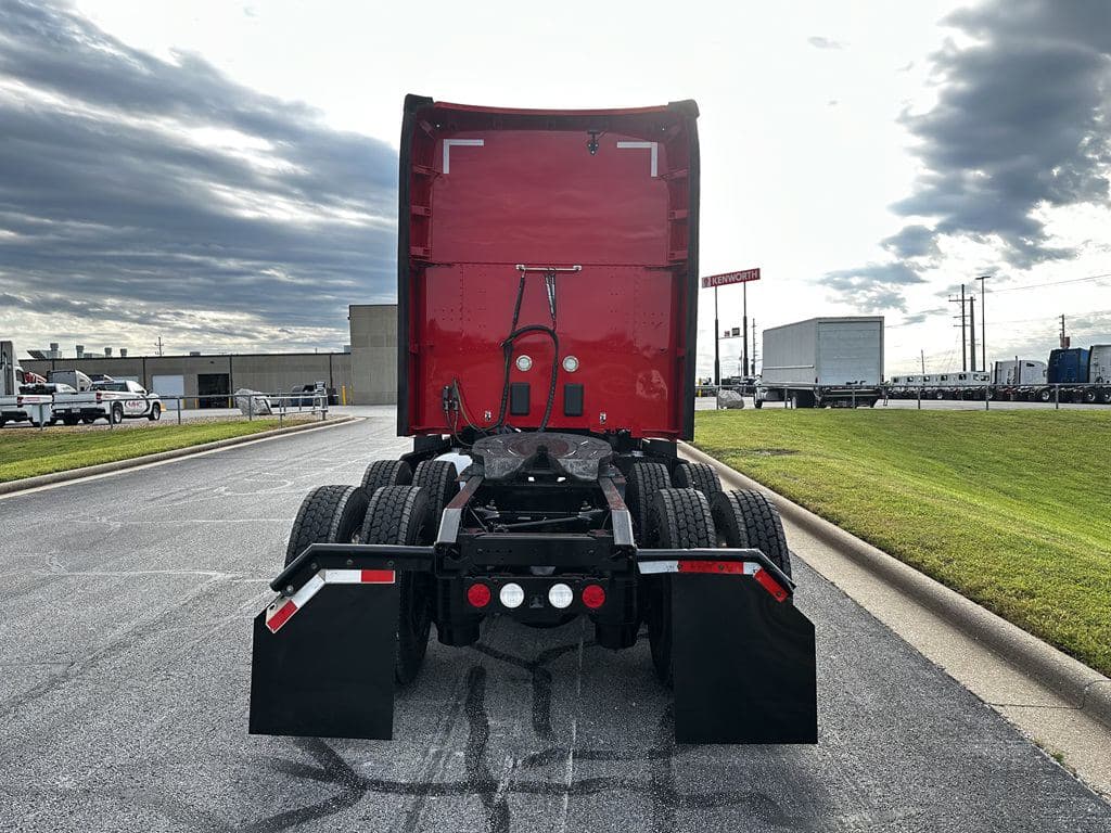 Used 2022 PETERBILT 579 image 21