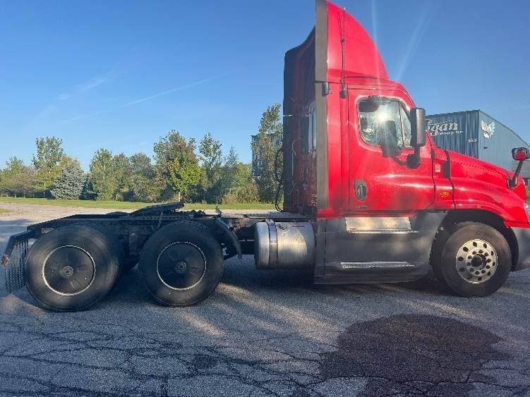 2018 Freightliner Cascadia image 9